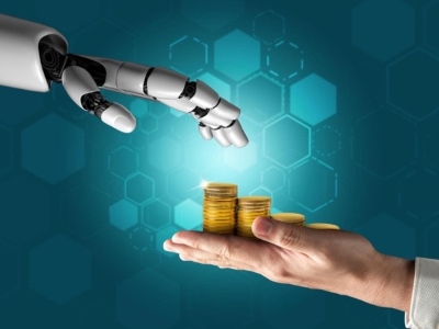 une main humaine tendues avec de l'argent vers une main de robot