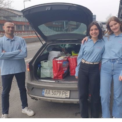 Alunos dos campi Grand Paris e Lille enviam comida para a Ucrânia