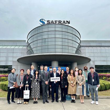 Les étudiants du campus de Suzhou visitent les installations de Safran, géant de l’aéronautique